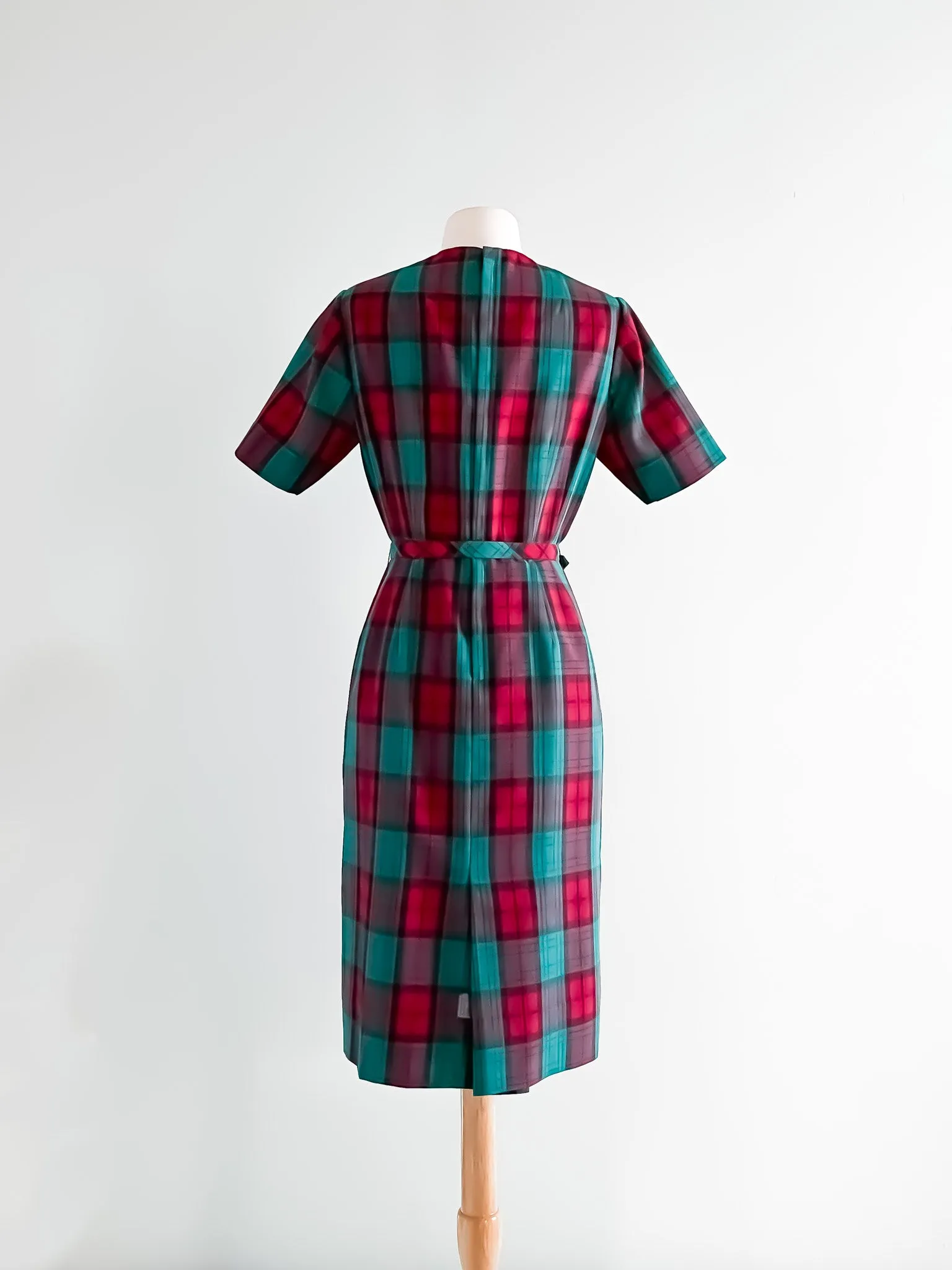 Cheerful 1960's Holiday Green and Red Tartan Wiggle Dress / Sz Medium
