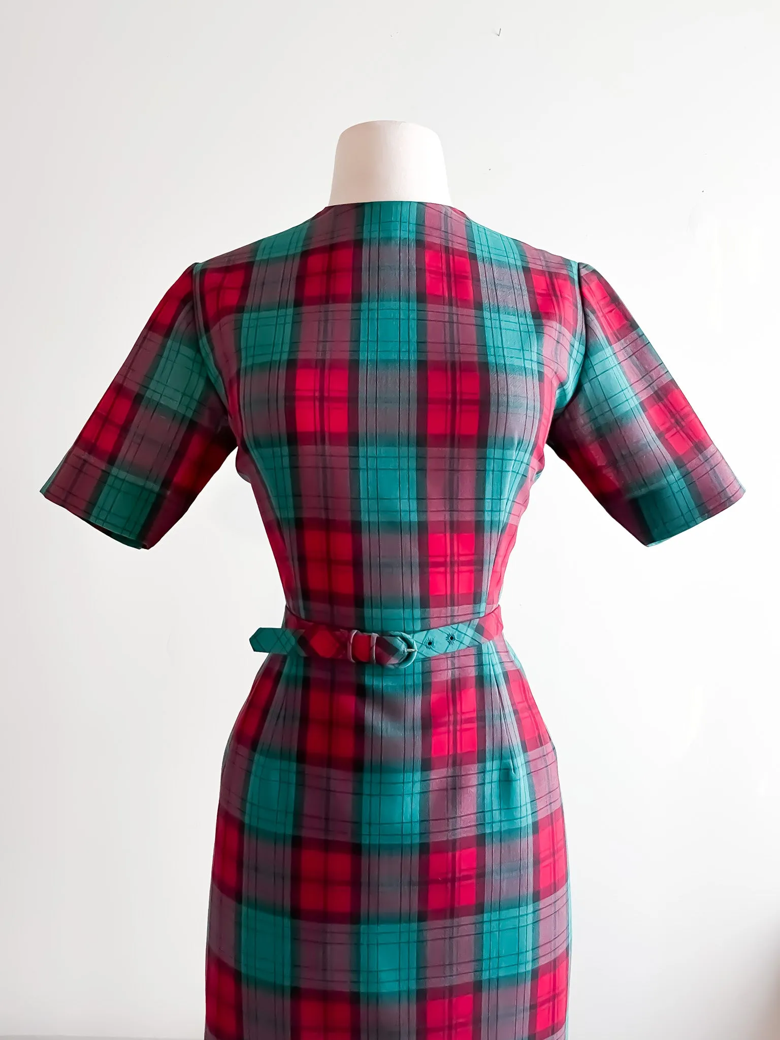Cheerful 1960's Holiday Green and Red Tartan Wiggle Dress / Sz Medium
