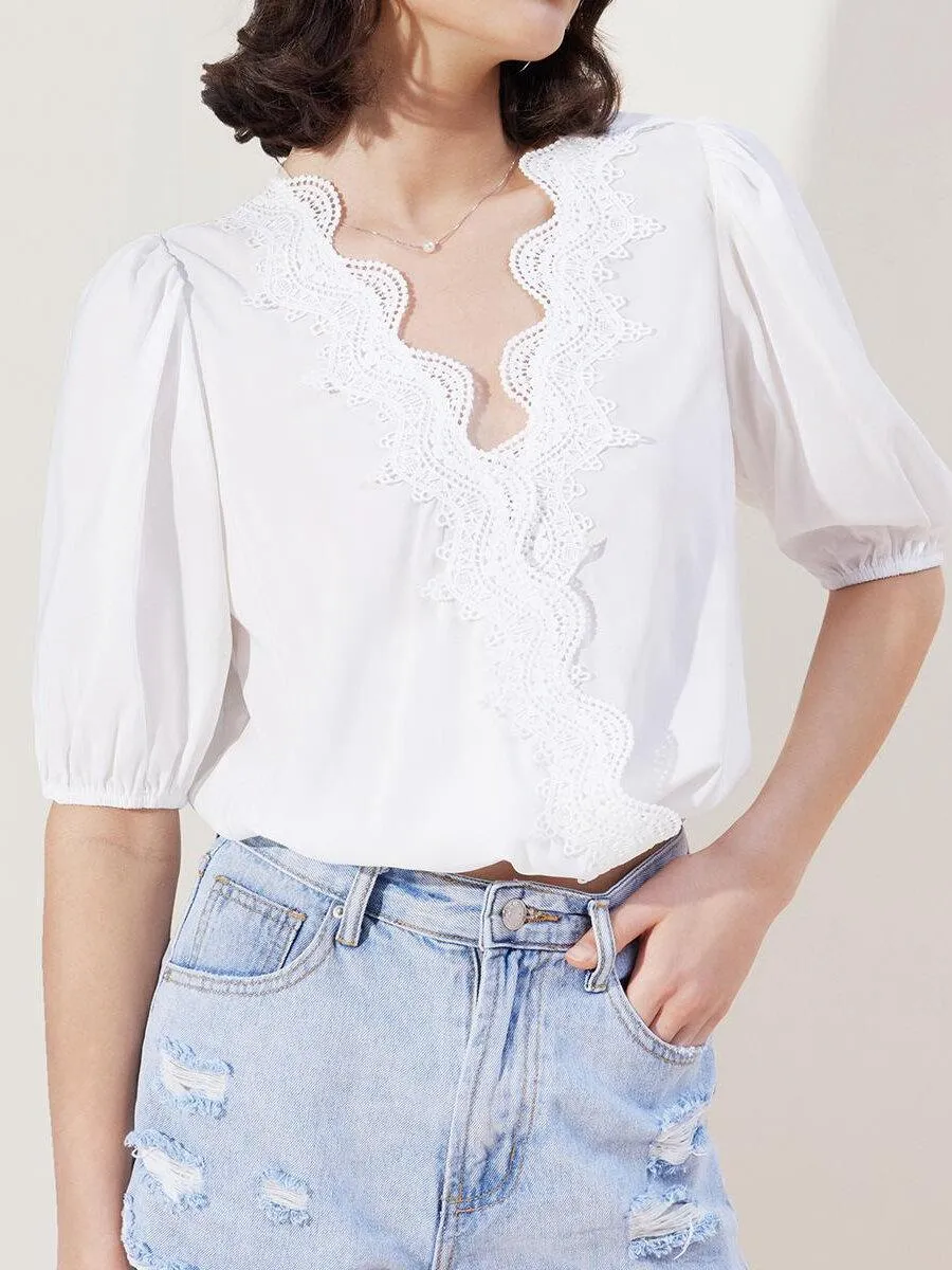 Contrast Lace Puff Sleeve Plicated Blouse