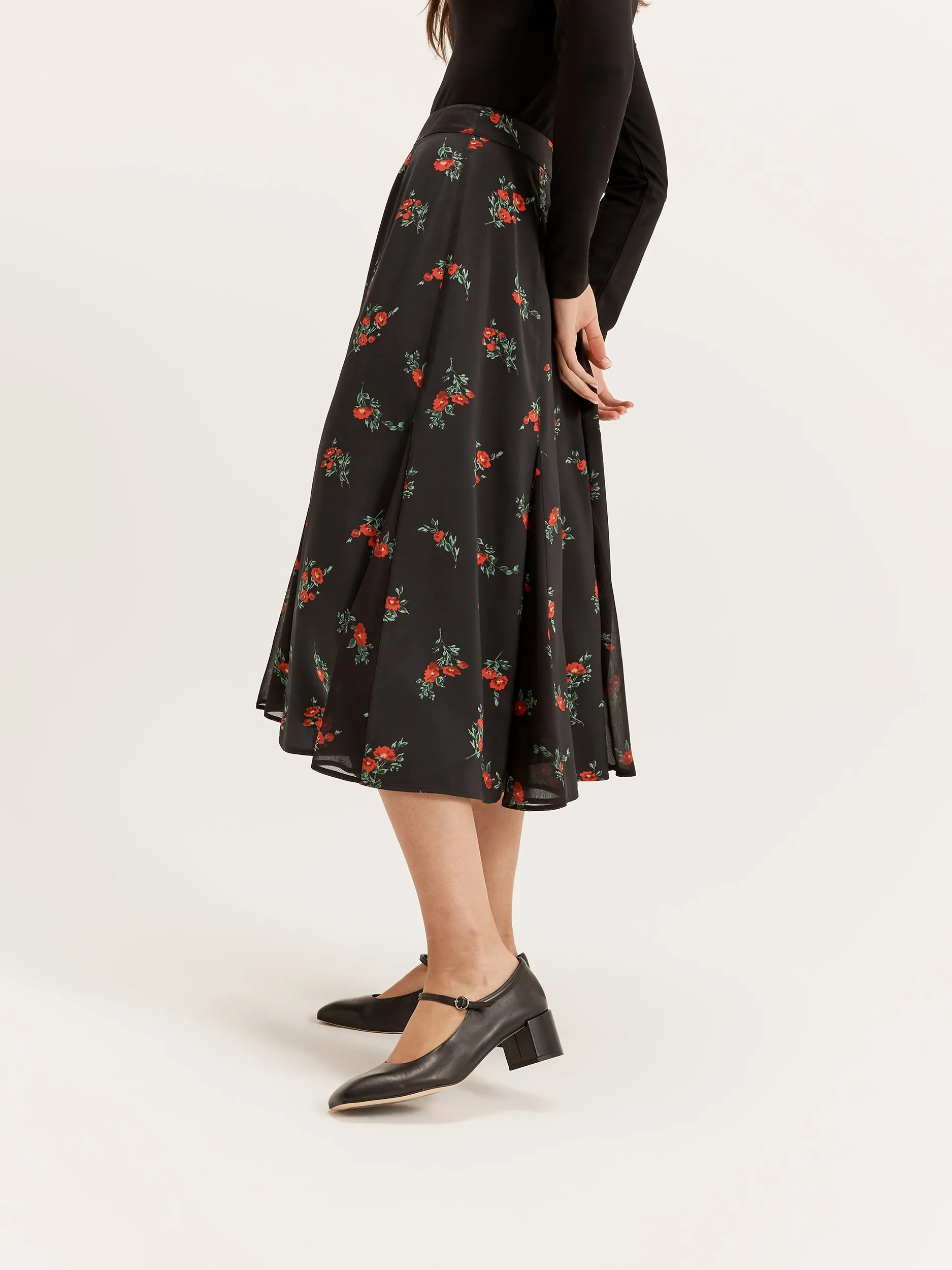 Posing Roses Skirt